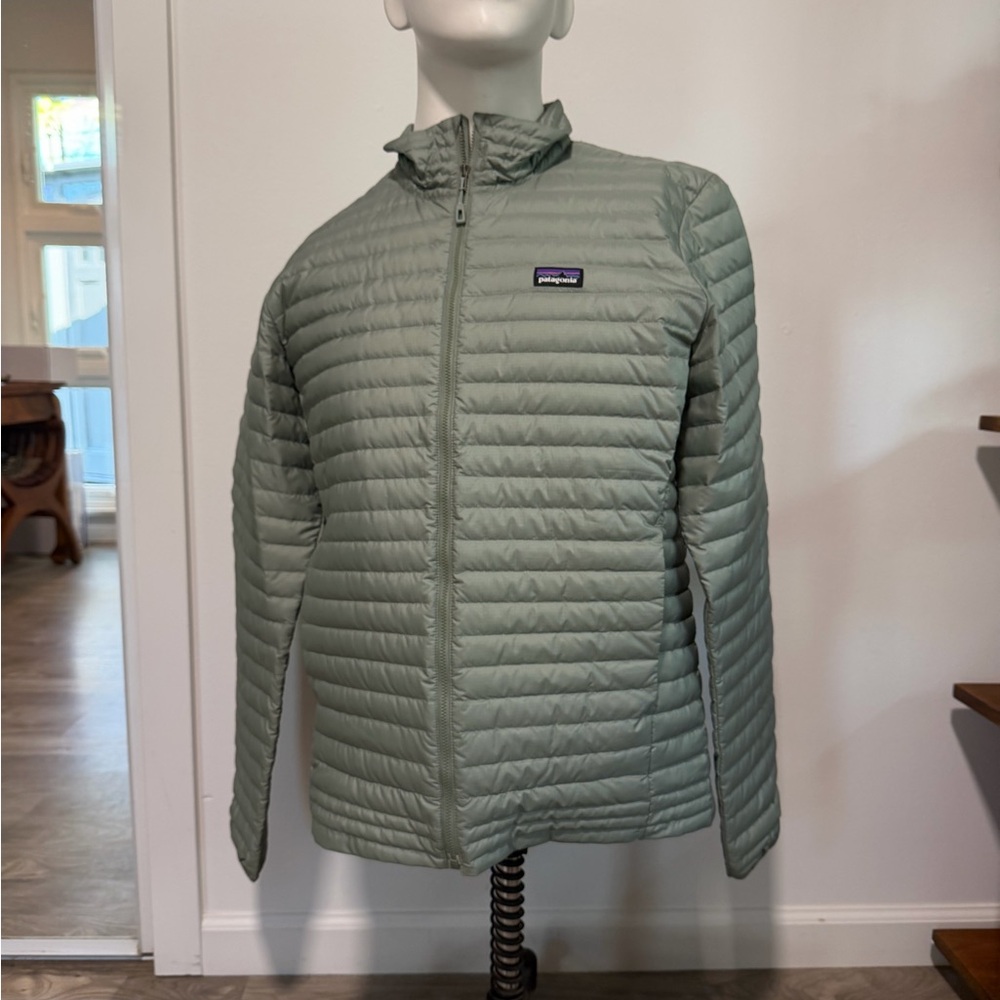 Patagonia Men’s Sage Light Grey Micro Puff Jacket